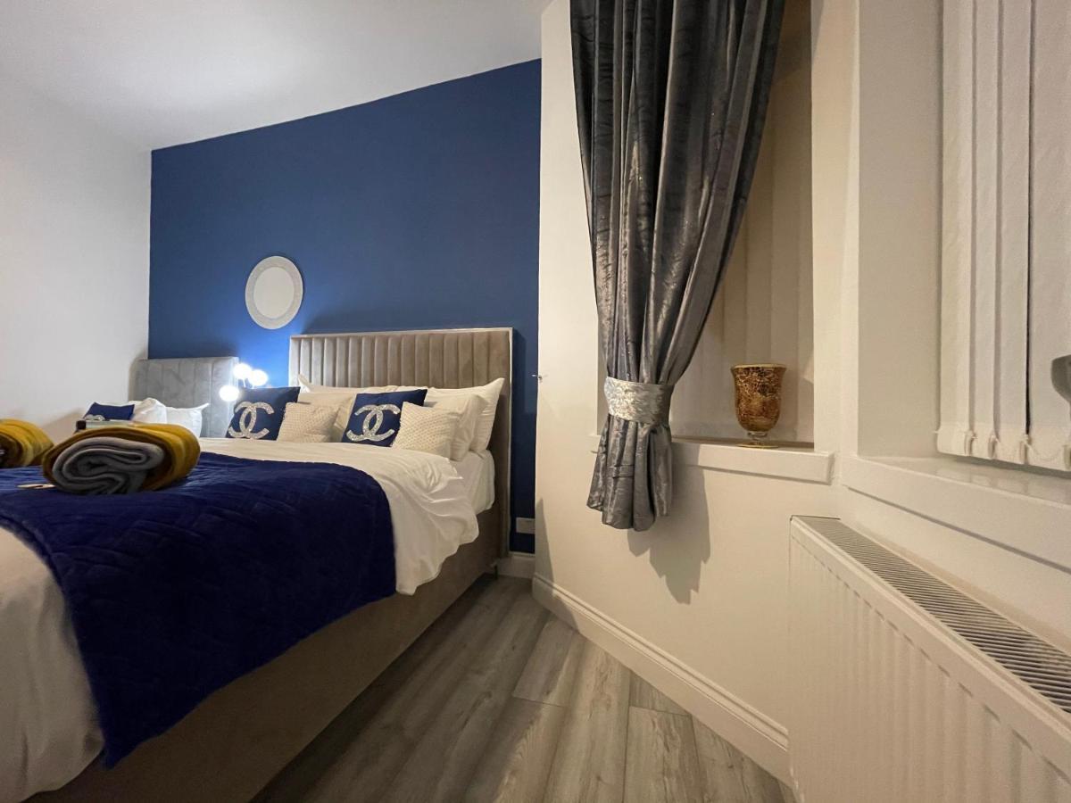 Hla Holytown Apartamento Mossend Exterior foto