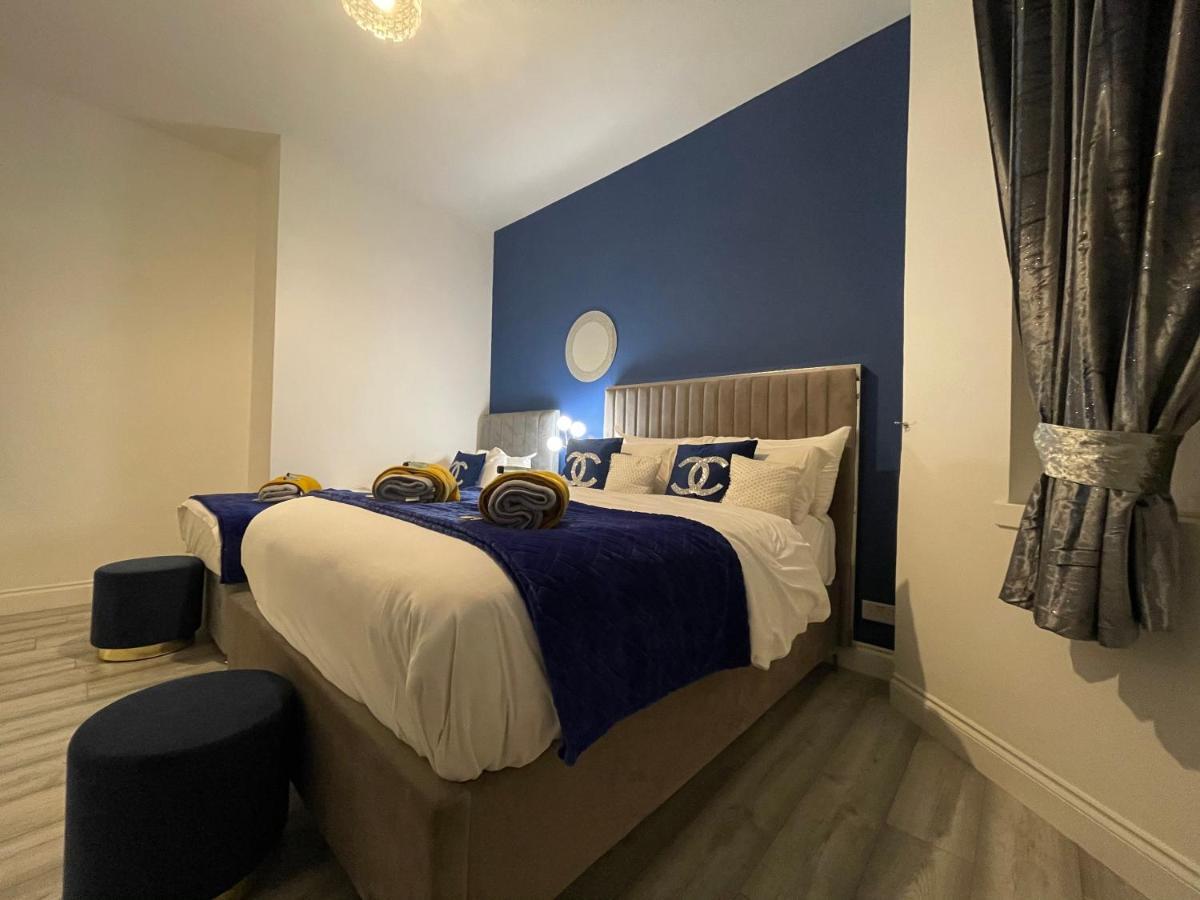 Hla Holytown Apartamento Mossend Exterior foto
