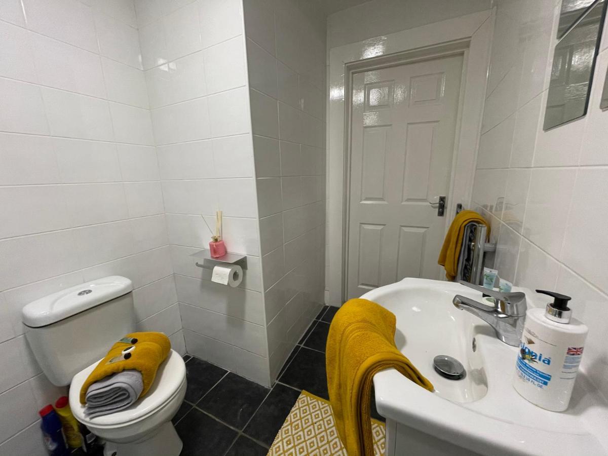 Hla Holytown Apartamento Mossend Exterior foto
