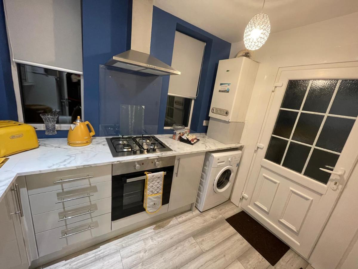 Hla Holytown Apartamento Mossend Exterior foto