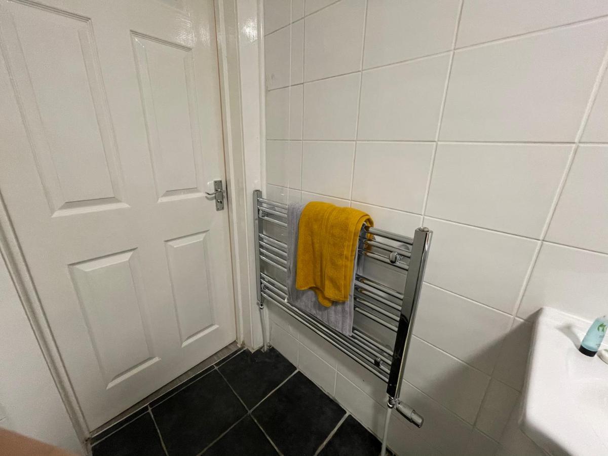 Hla Holytown Apartamento Mossend Exterior foto