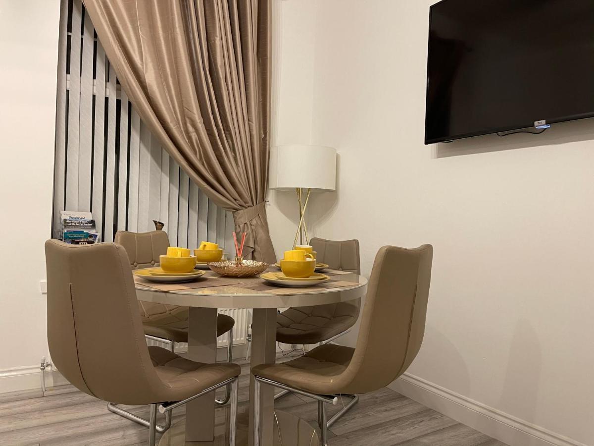 Hla Holytown Apartamento Mossend Exterior foto