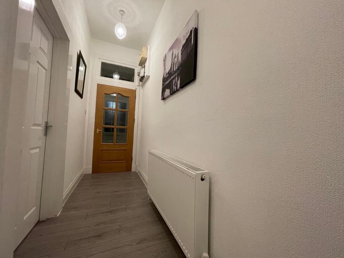 Hla Holytown Apartamento Mossend Exterior foto