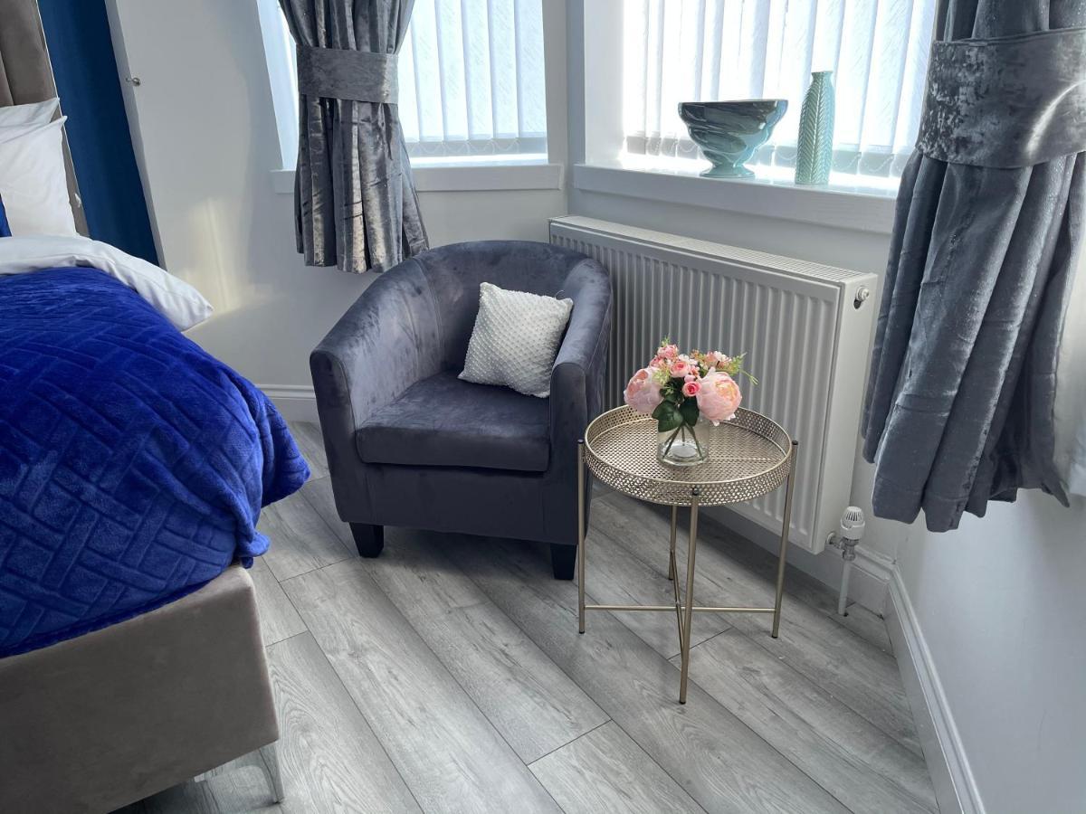 Hla Holytown Apartamento Mossend Exterior foto